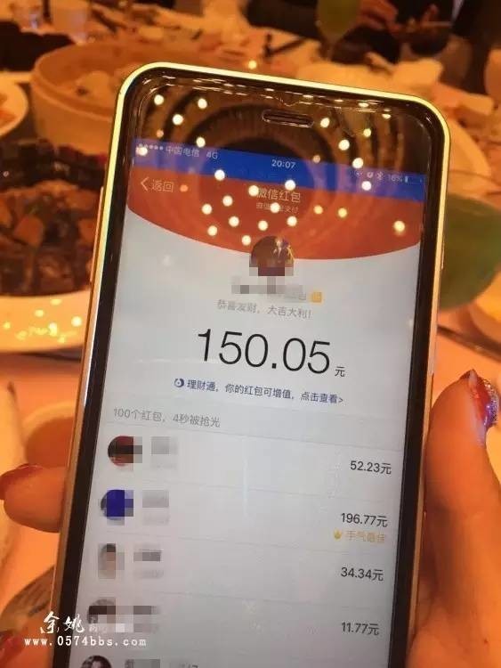 女生给妈妈磕8个红包，获千元奖励背后的故事与启示