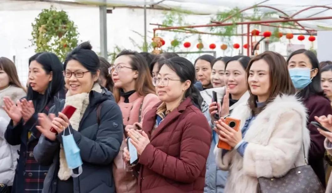 多地景区惊艳推出妇女节女性免票或半价优惠，惊喜连连引爆旅游圈！——香港视角的深度解读。